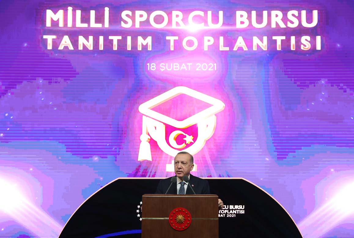 Cumhurbaşkanı Erdoğan Milli Sporcu Bursu Toplantısı'nda: Gayemiz gençler bunu yaşamasın!