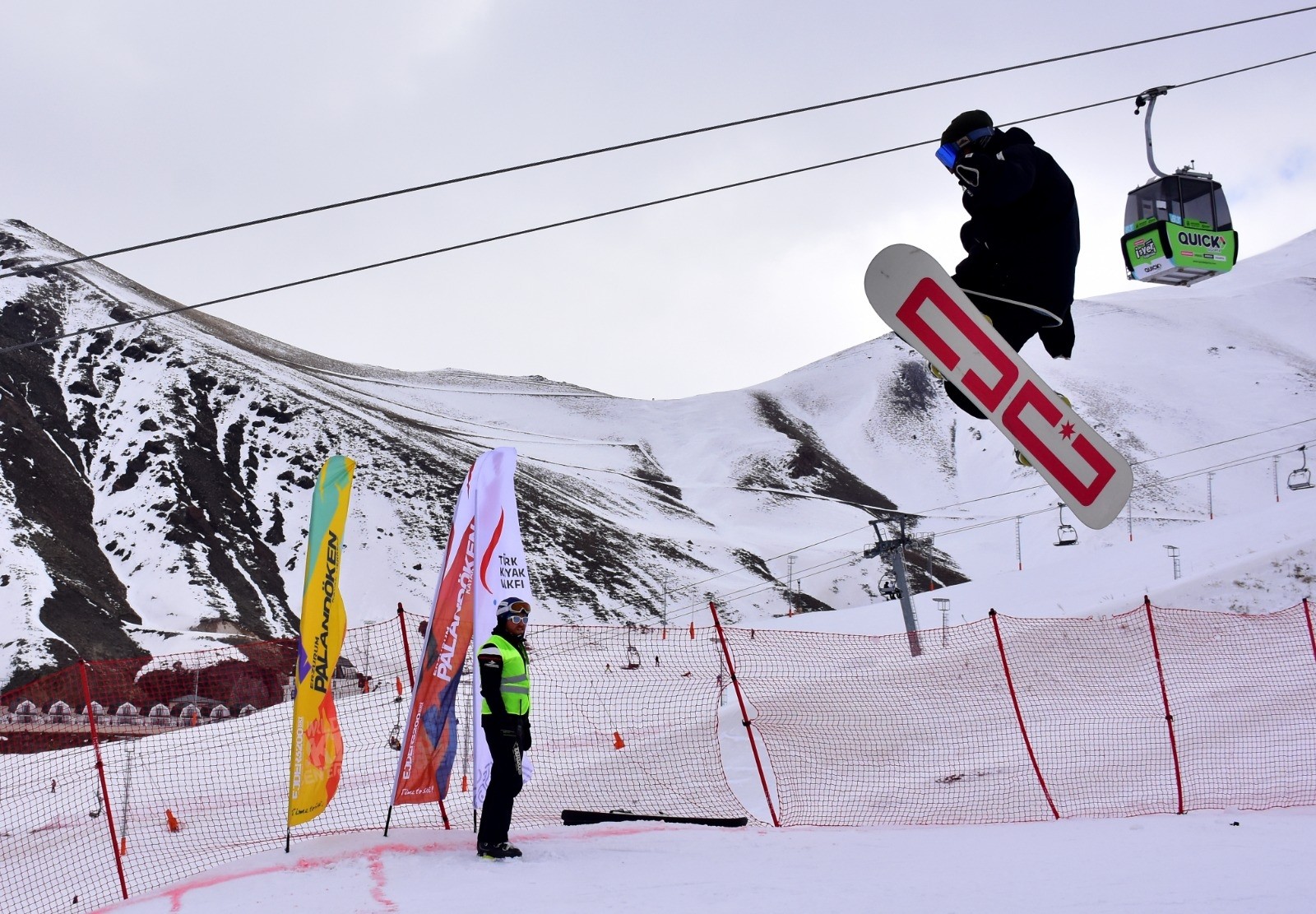 Palandöken’de Freestyle Snowboard Şampiyonası'nda adrenalin tavan yaptı