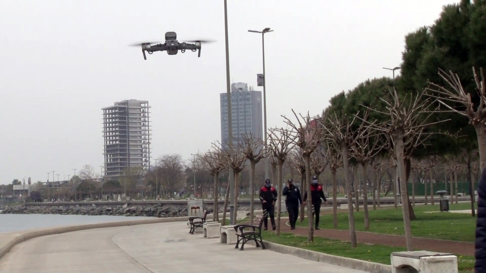 Kısıtlamayı ihlal edenler anında tespit edildi, Bakırköy’de dronlu korona denetimi