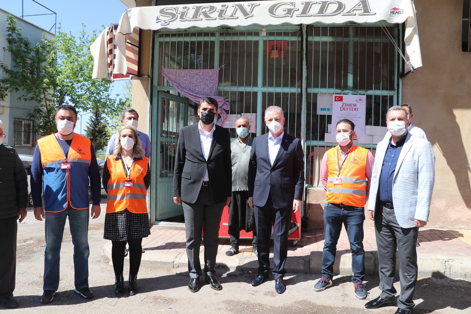 Veresiye defterlerini satın aldılar! Hem vatandaşın hem de esnafın yüzü güldü