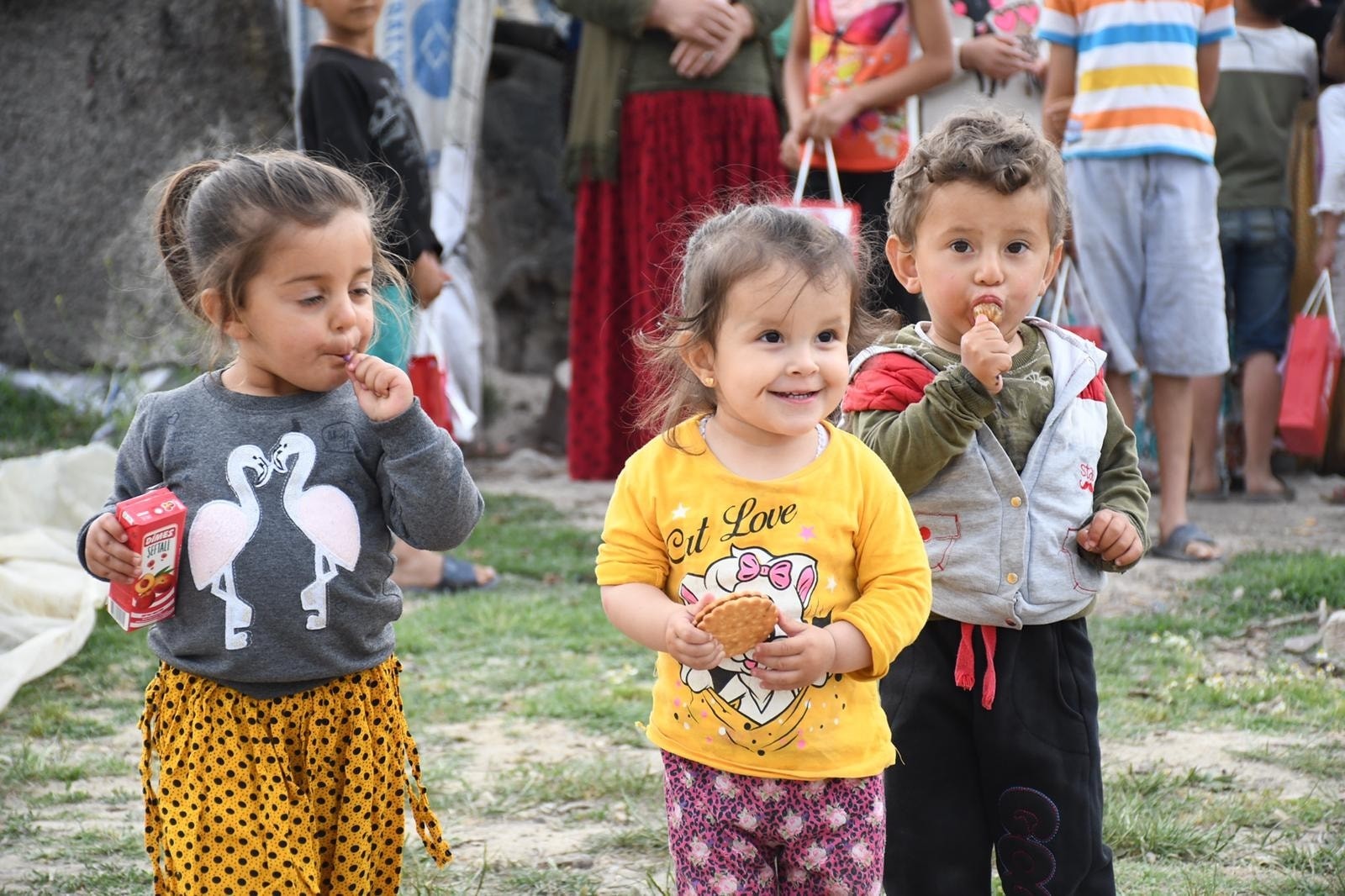 20 ilçede 4 bin çocuk şekerleme torbasına kavuştu