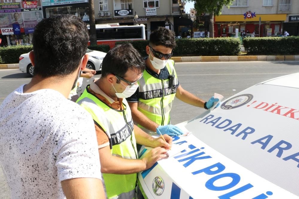 Mersin’de yapılan hız denetiminde 195 sürücüye ceza kesildi