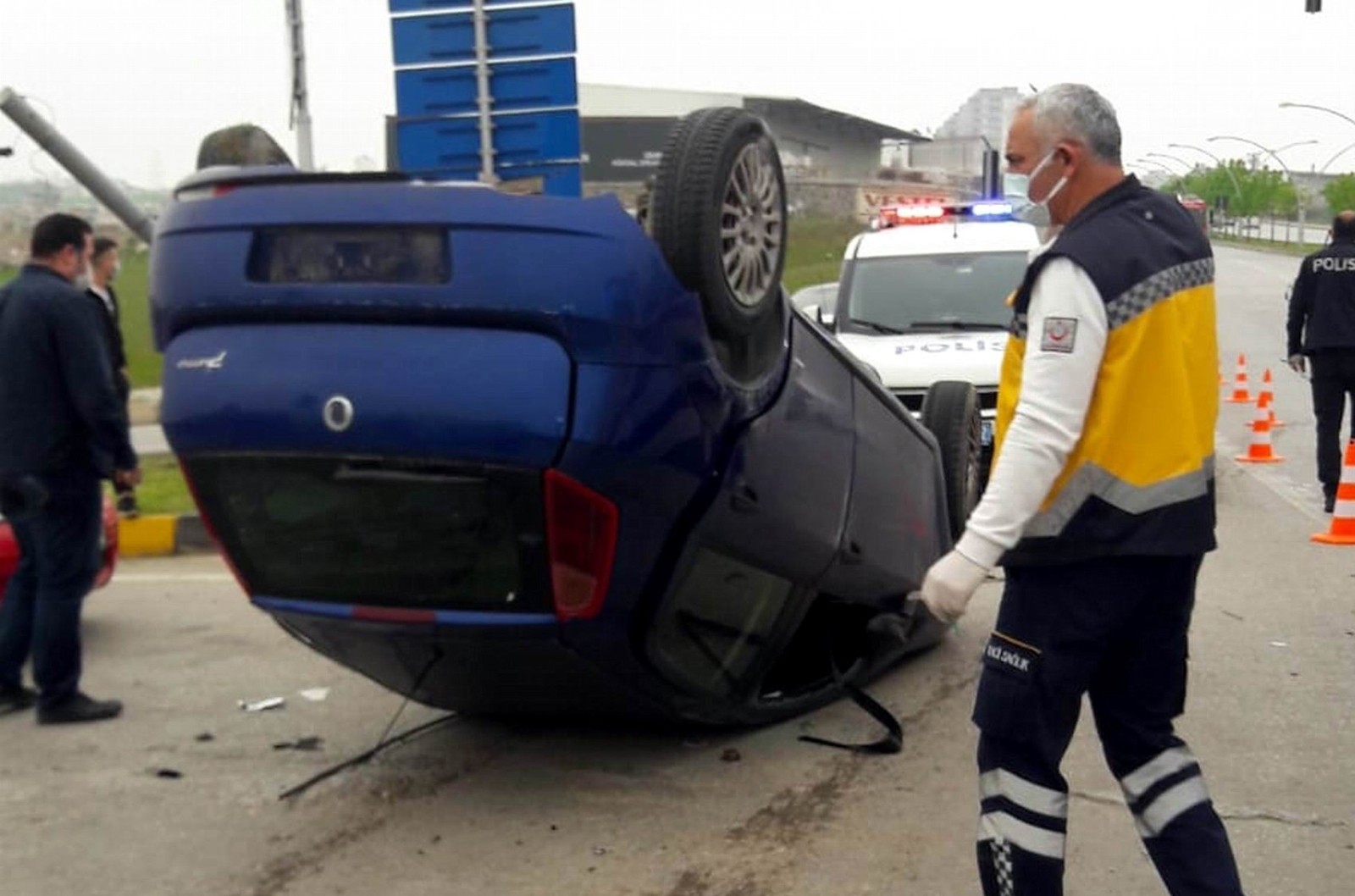 Samsun’da trafik kazası! Takla atan araçtan yaralı olarak kurtuldular