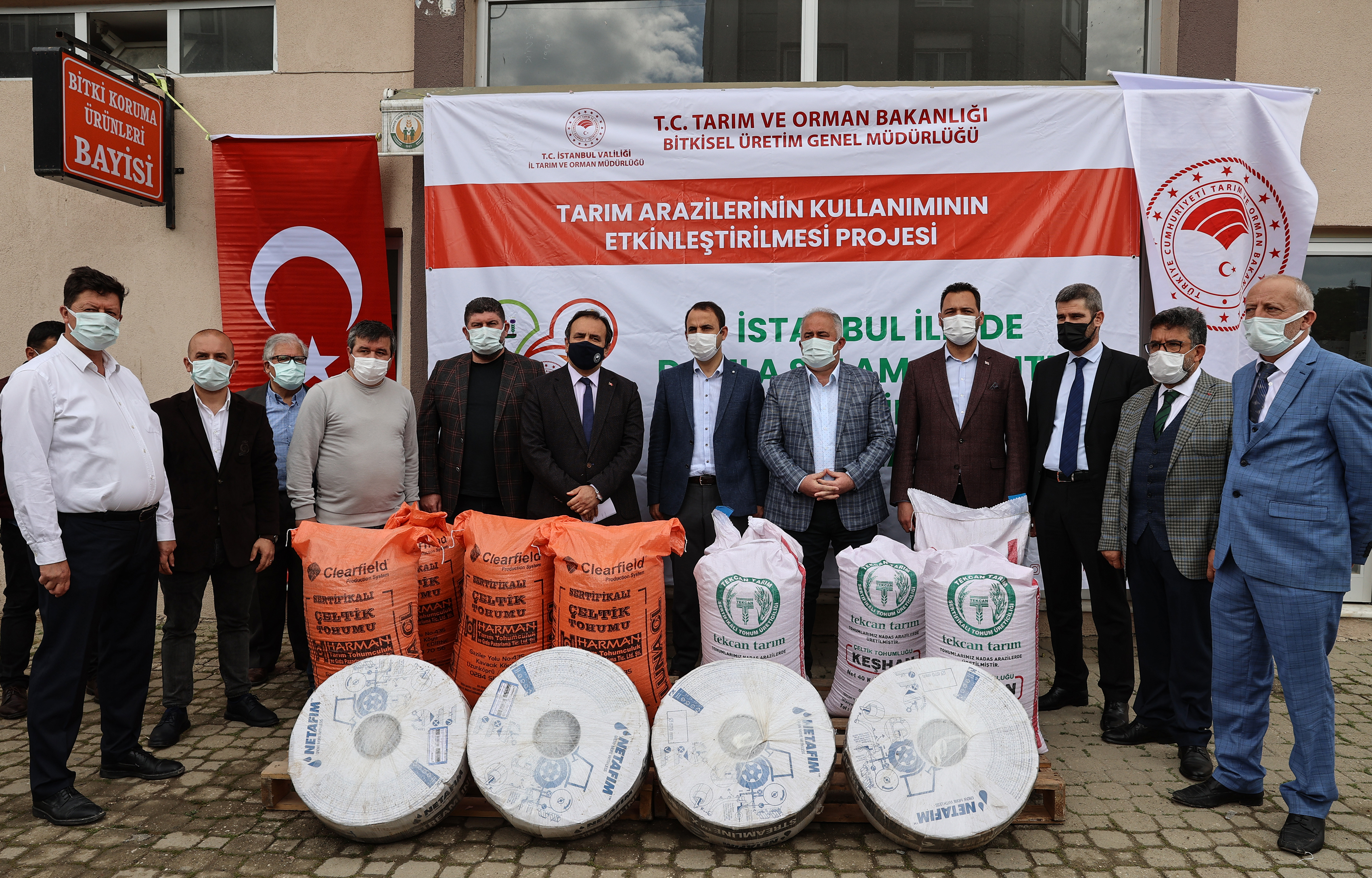 Çatalca'da çiftçiye yardım: Çeltik tohumu ve damlama sulama boruları dağıtıldı