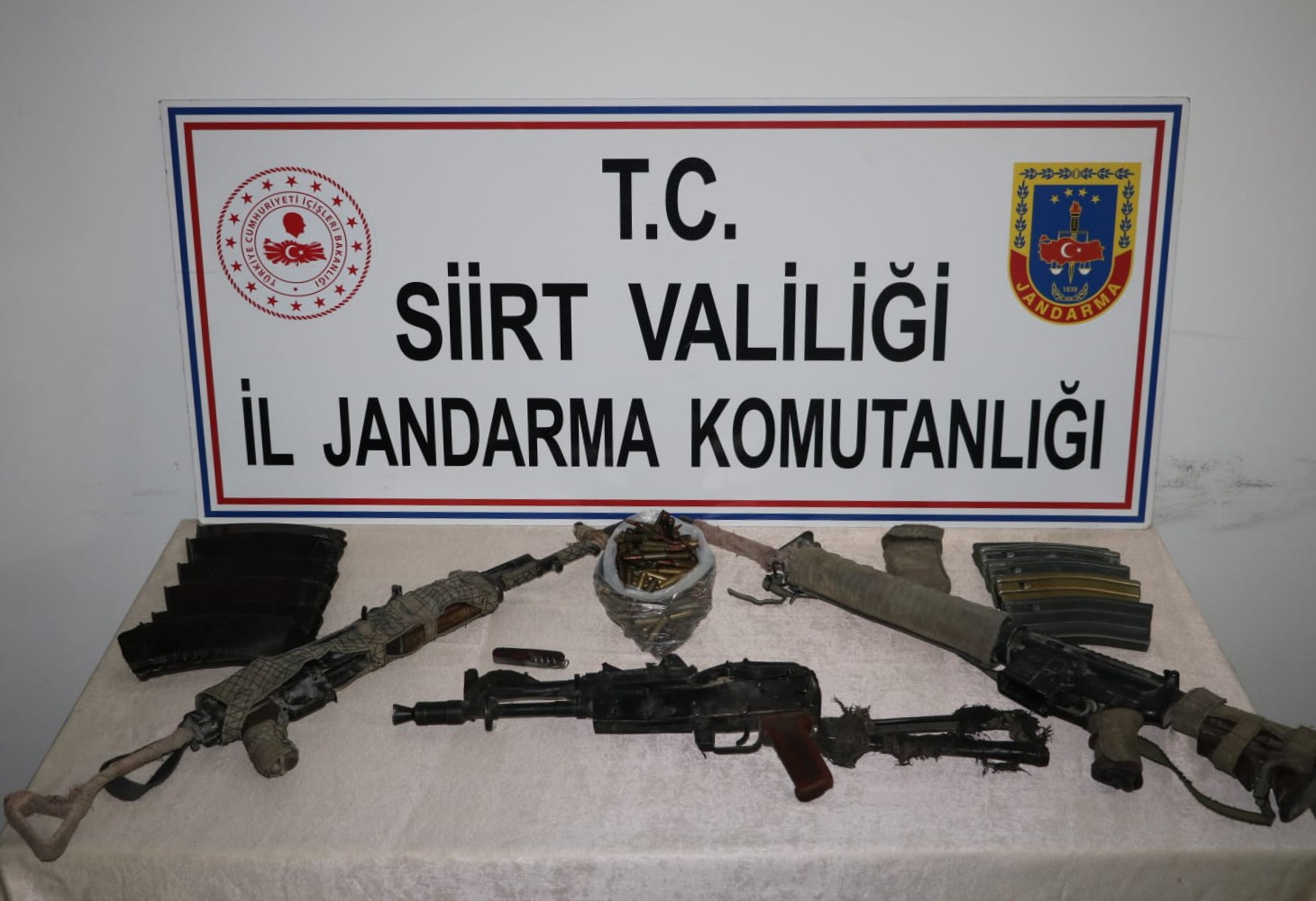 Siirt'te jandarma tarafından silah ve mühimmat ele geçirildi