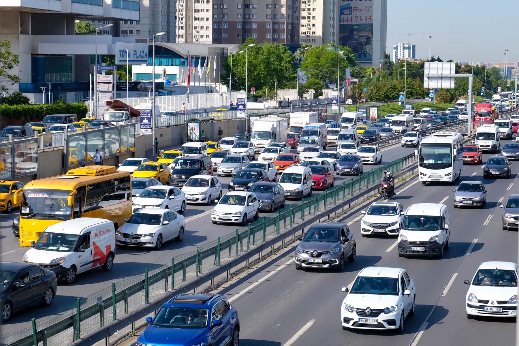 Binlerce vatandaş sosyal medyadan ses yükseltti! Otomobil fiyatlarındaki yüksek ÖTV için çözüm istediler