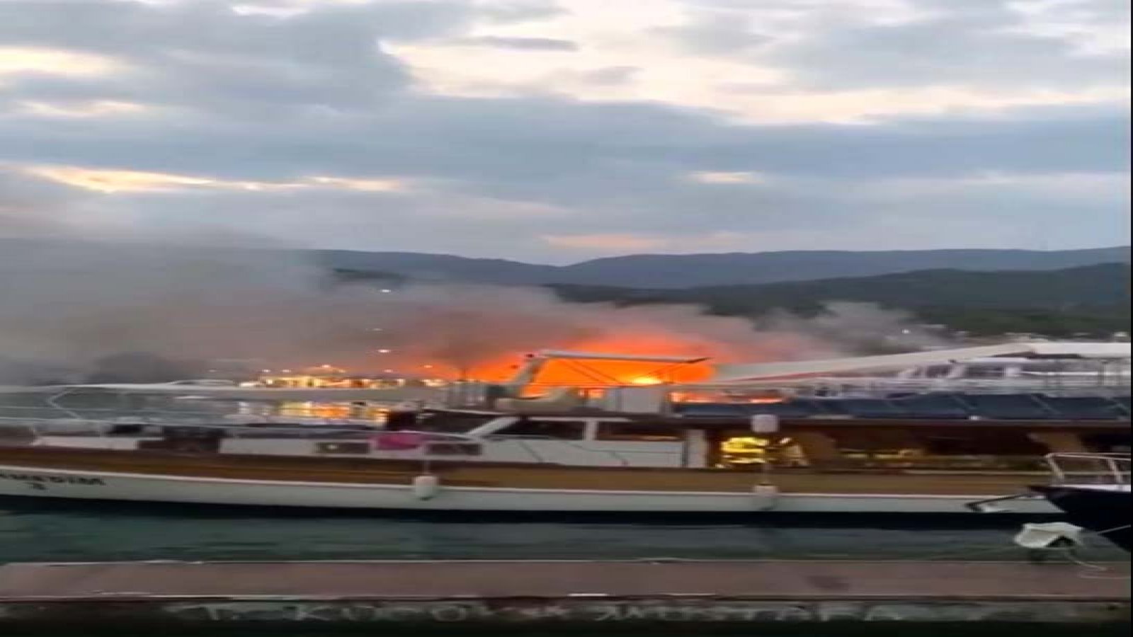 Antalya'da korkutucu olay! Tur teknesi alevler içinde kaldı!