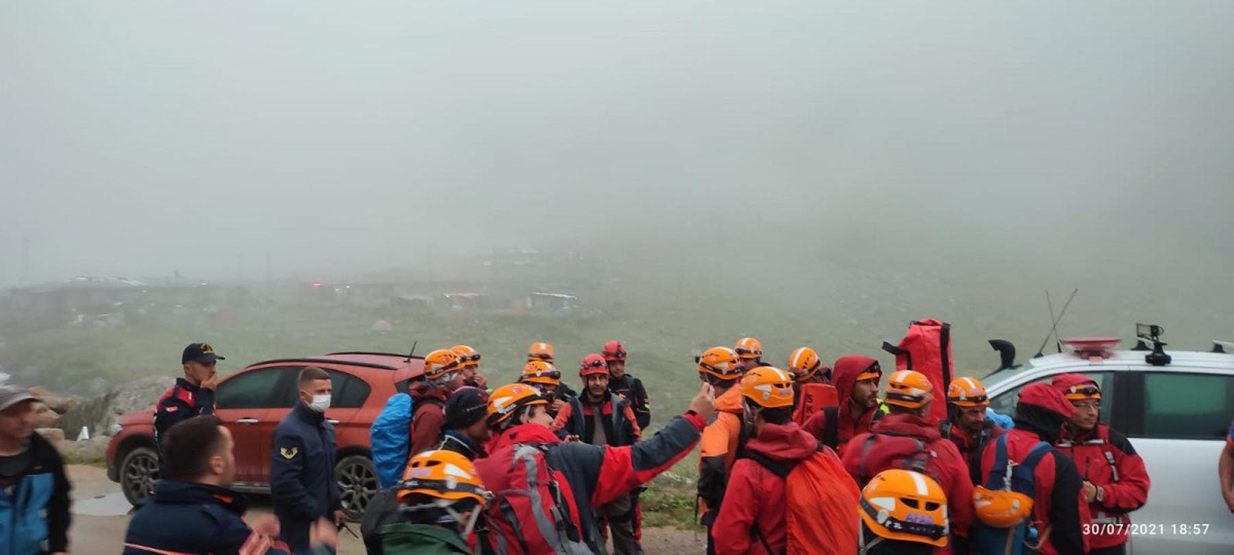 Rize'de kayalıklara düşen Ukraynalı dağcılara kurtarma operasyonu! 33 saat sonunda kurtuldular