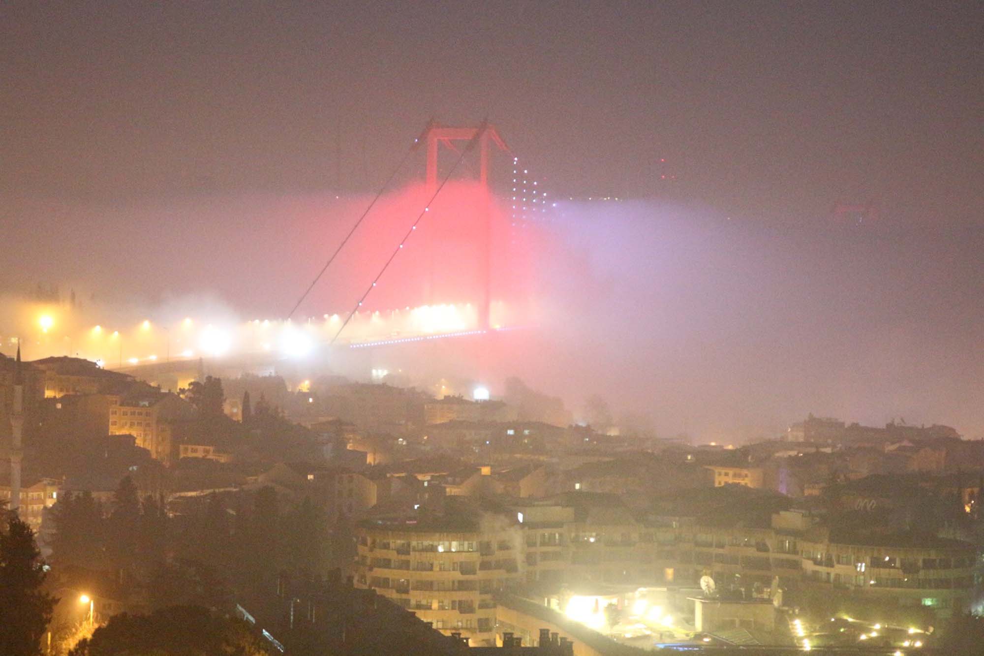 İstanbul değil "Sistanbul"! Kenti etki altına alan sis bu defa korkuttu!