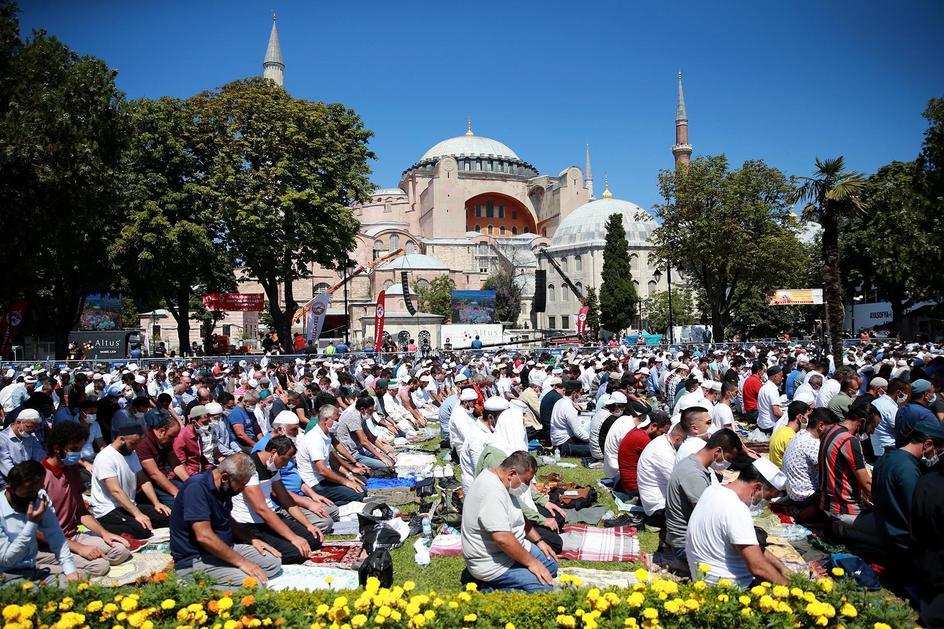 Rüyada Namaz Kılan Topluluk Görmek