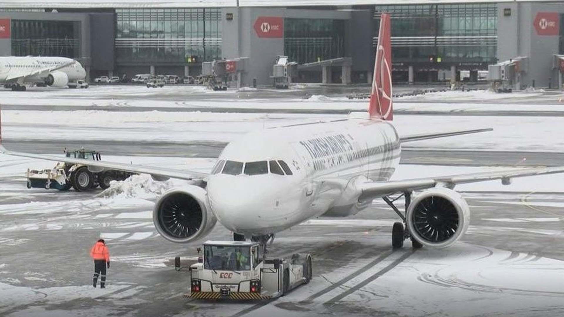 İstanbul’da uçuşlara kar engeli! Uçuşlar iptal edildi