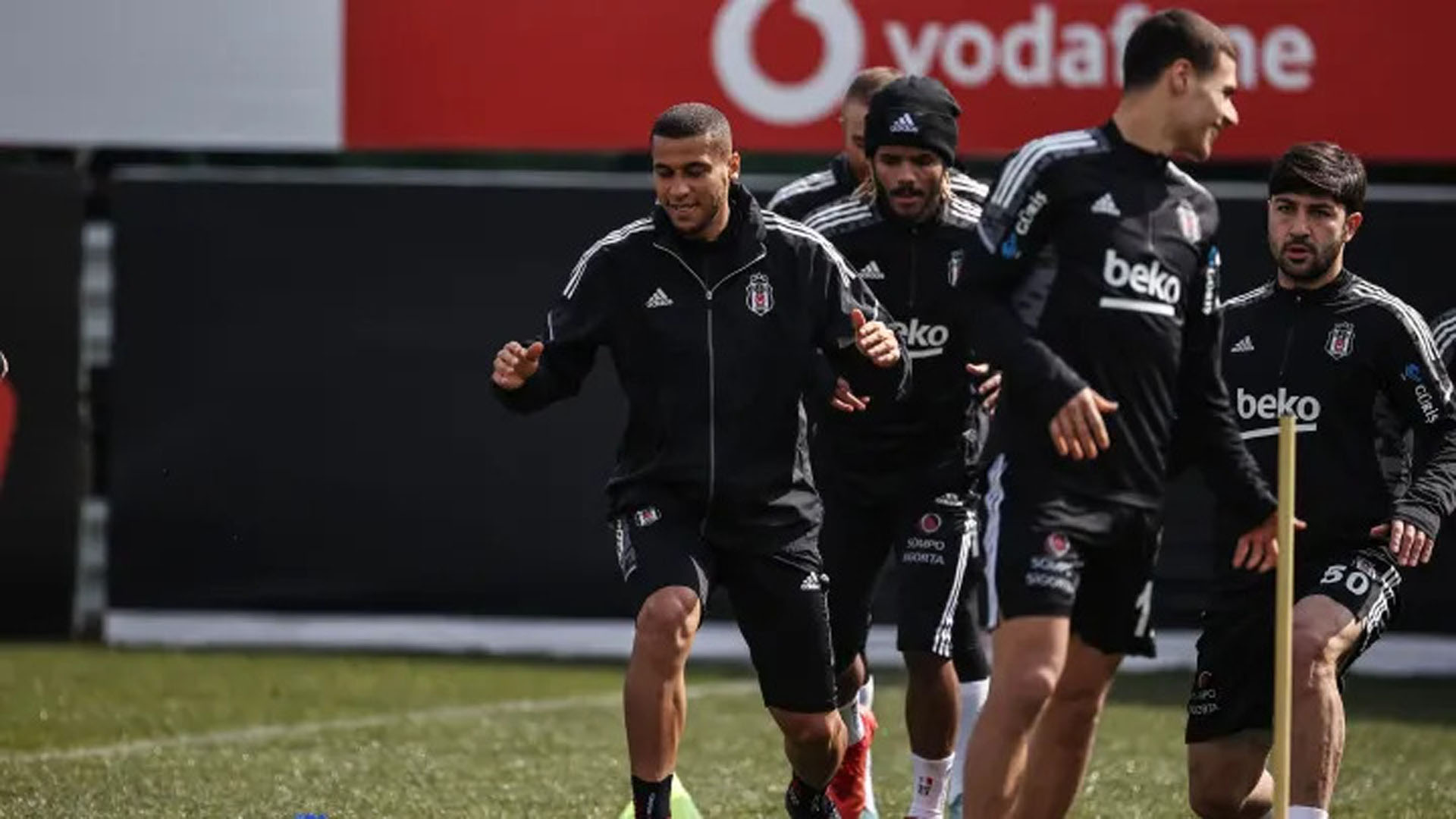 Beşiktaş'ta Trabzonspor maçı öncesinde taraftarı sevindiren hamle! 1 liradan bilet satışı başladı!