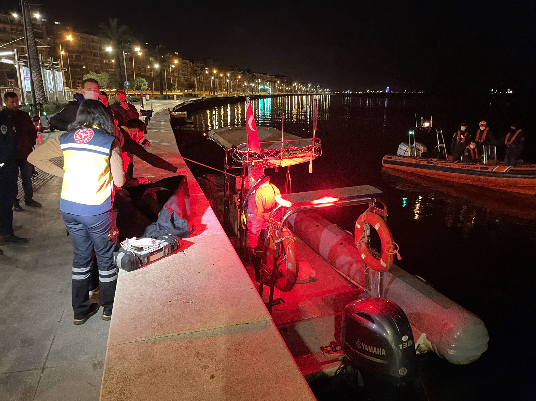 İzmir'de denizden erkek cesedi çıktı! Gören hemen ekipleri aradı! Soruşturma sürüyor