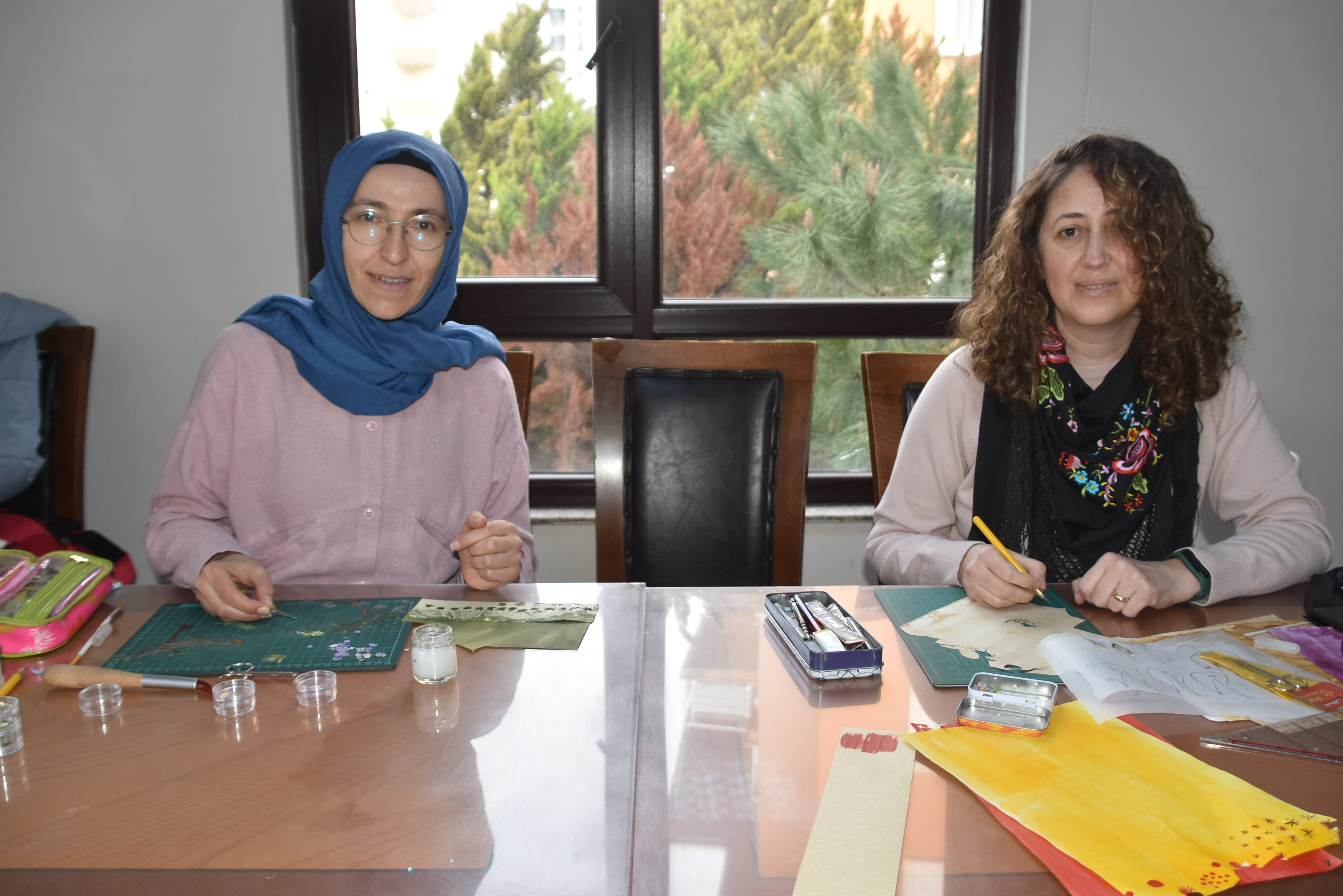 Pendik Belediyesi kursiyerleri dereceye girdiler: Havva Tümer ve Ayşe Elif Kızıltan eserlerini sundu