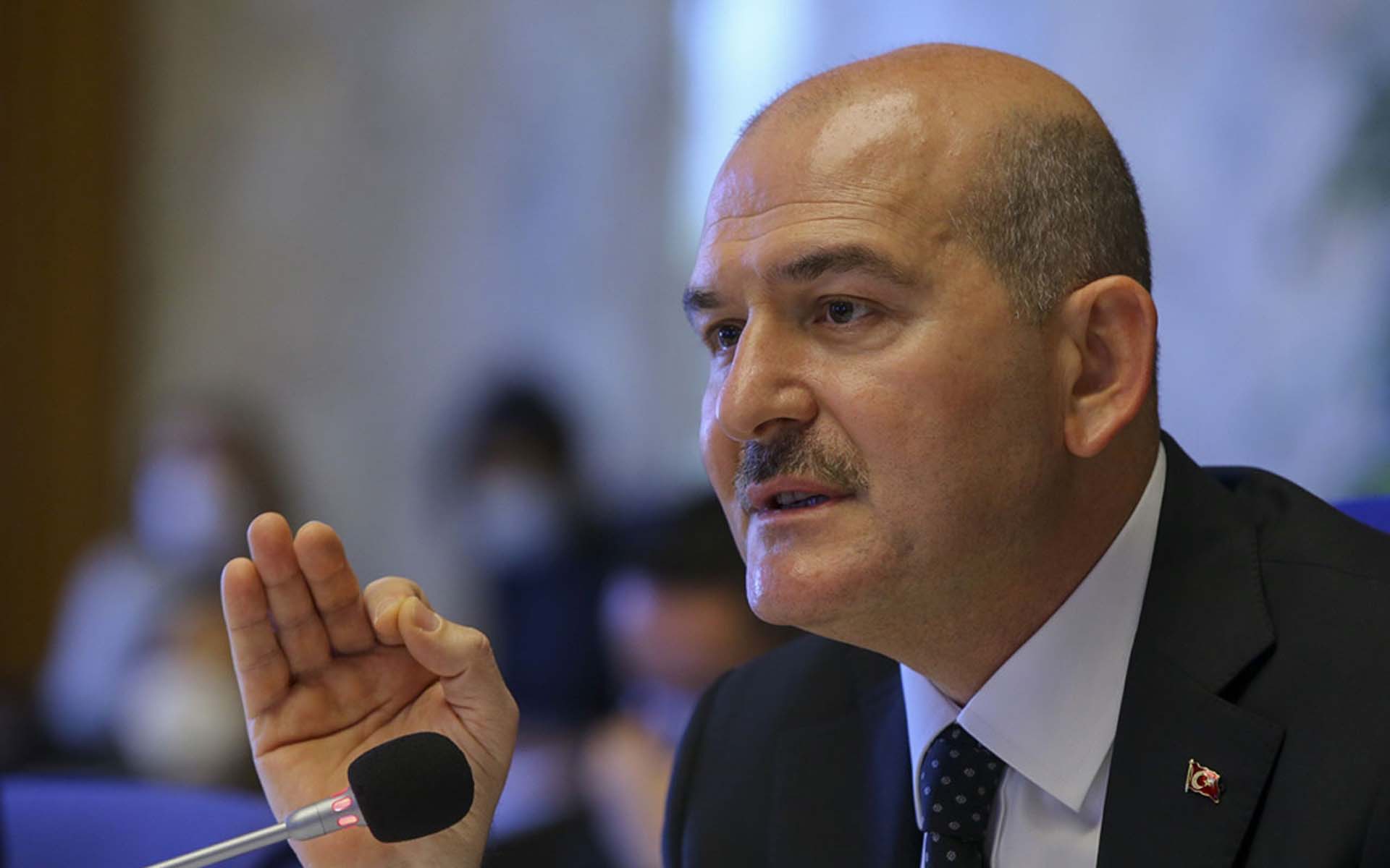 Süleyman Soylu tanıttı İşte yerli pasaport ve sürücü belgeleri