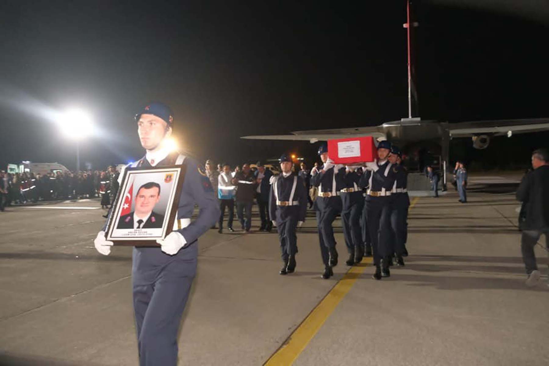 Şehit Uzman Çavuş Ercan Özcan kimdir? Nereli, kaç yaşında? Evli mi, çocuğu var mı? İşte, Şehit Uzman Çavuş Ercan Özcan biyografisi...