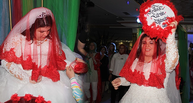 Damatsız düğün yaptı! Hayali yıllardır gelinlik giymek olan genç kız, damat olmadan düğün töreni düzenledi "Çok güzel bir duygu, Allah herkese kısmet etmez..."