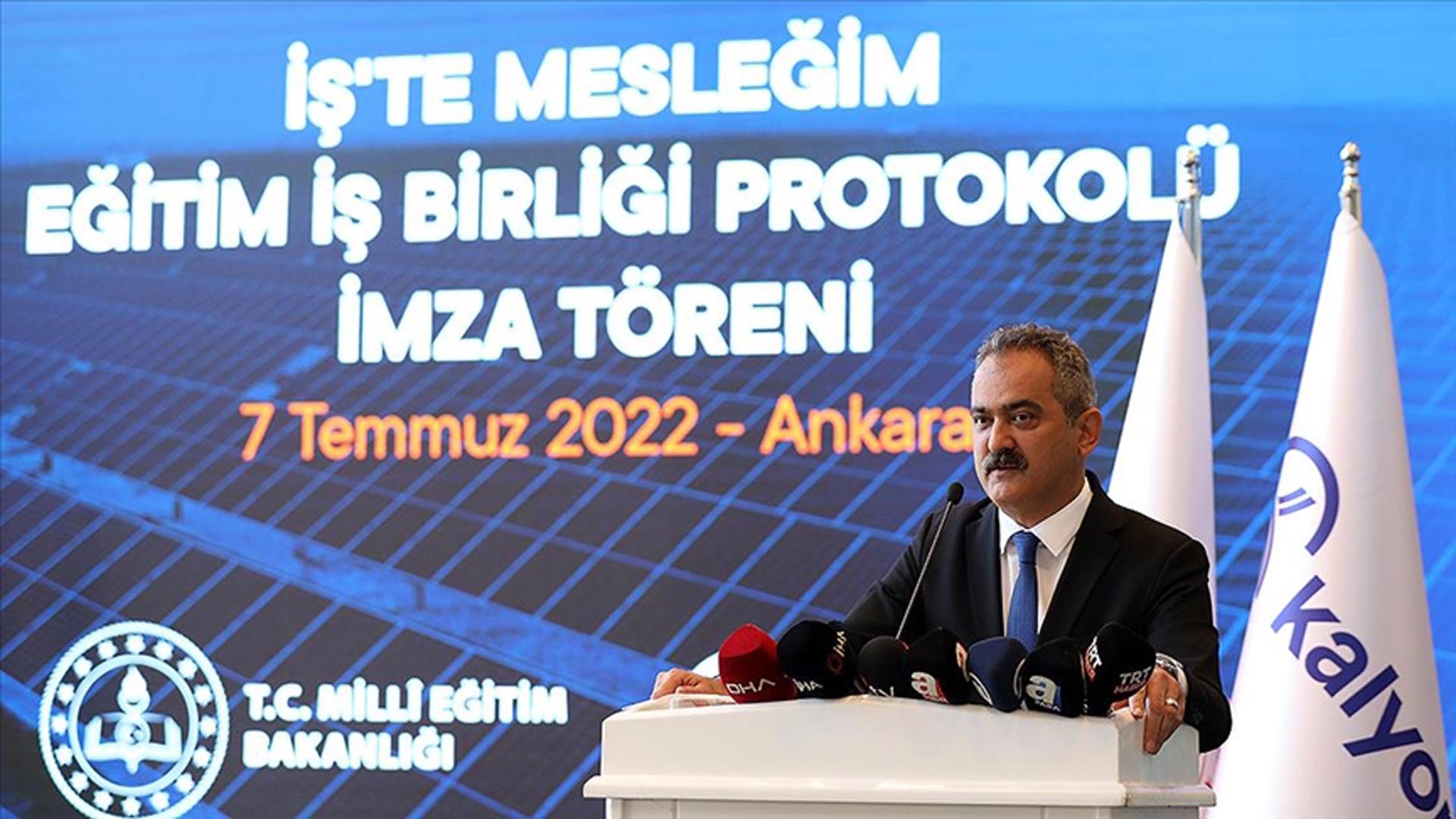 Bakan Özer'den mesleki eğitime ilişkin açıklamalar! "Tüm mesleki eğitim merkezlerimizde şu anda 560 bin öğrenci var"