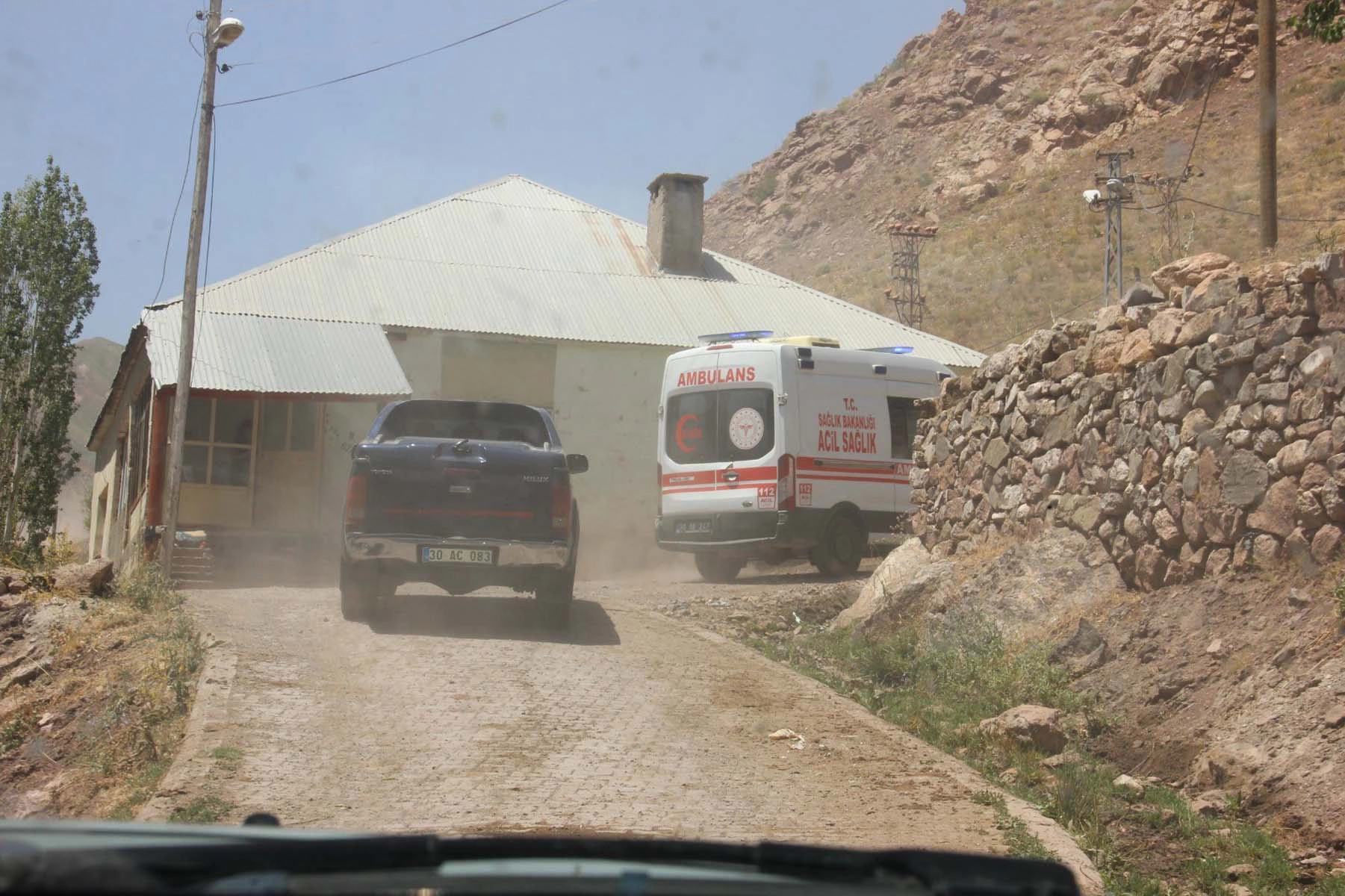 Hakkari'de arazi husumeti! İki aile arasında silahlı kavga: 4 ölü