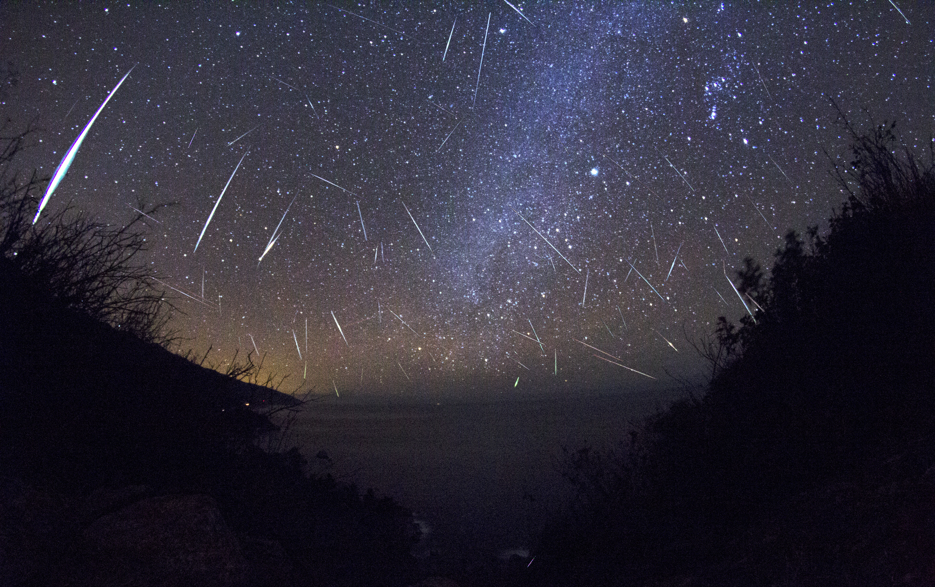 Alaska'da Kuzey ışıkları değil, Türkiye! Herkes uyurken İstanbul'a meteor yağdı, o anlar izleyeni büyüledi!