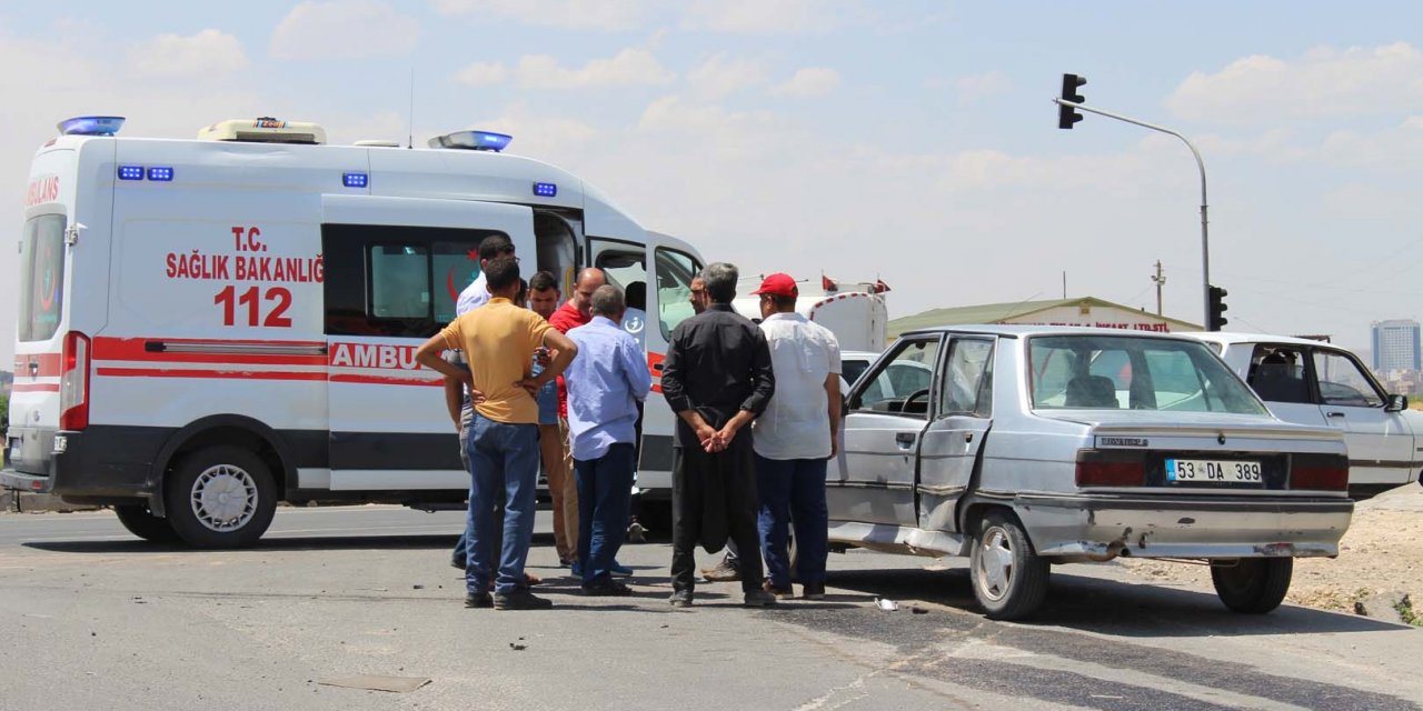 Şanlıurfa'da yürekleri yakan kaza! Kaza yapan araçları çekmeye gitti, anne babasının öldüğünü öğrendi!