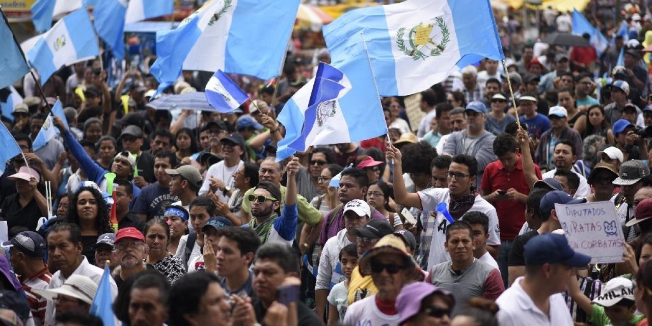 Guatemala’da bağımsızlık gününde izdiham! Çok sayıda ölü ve yaralı var!