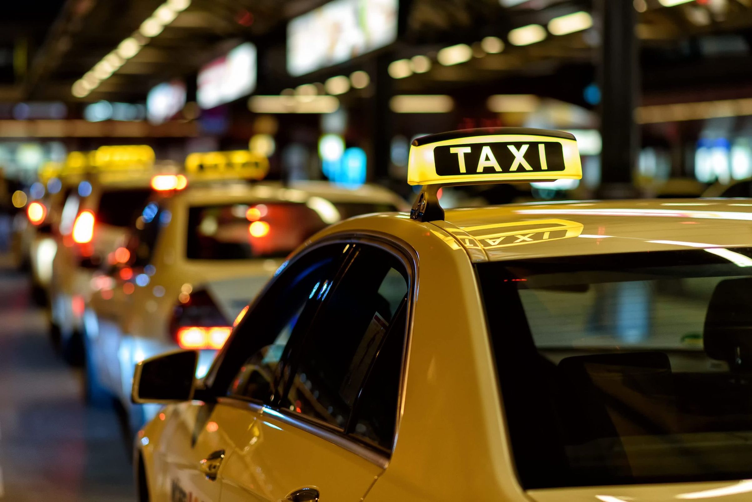 İstanbul'da gece saatlerinde felaket yaşandı! Taksici fişi vermedi diye boğazını kesti!