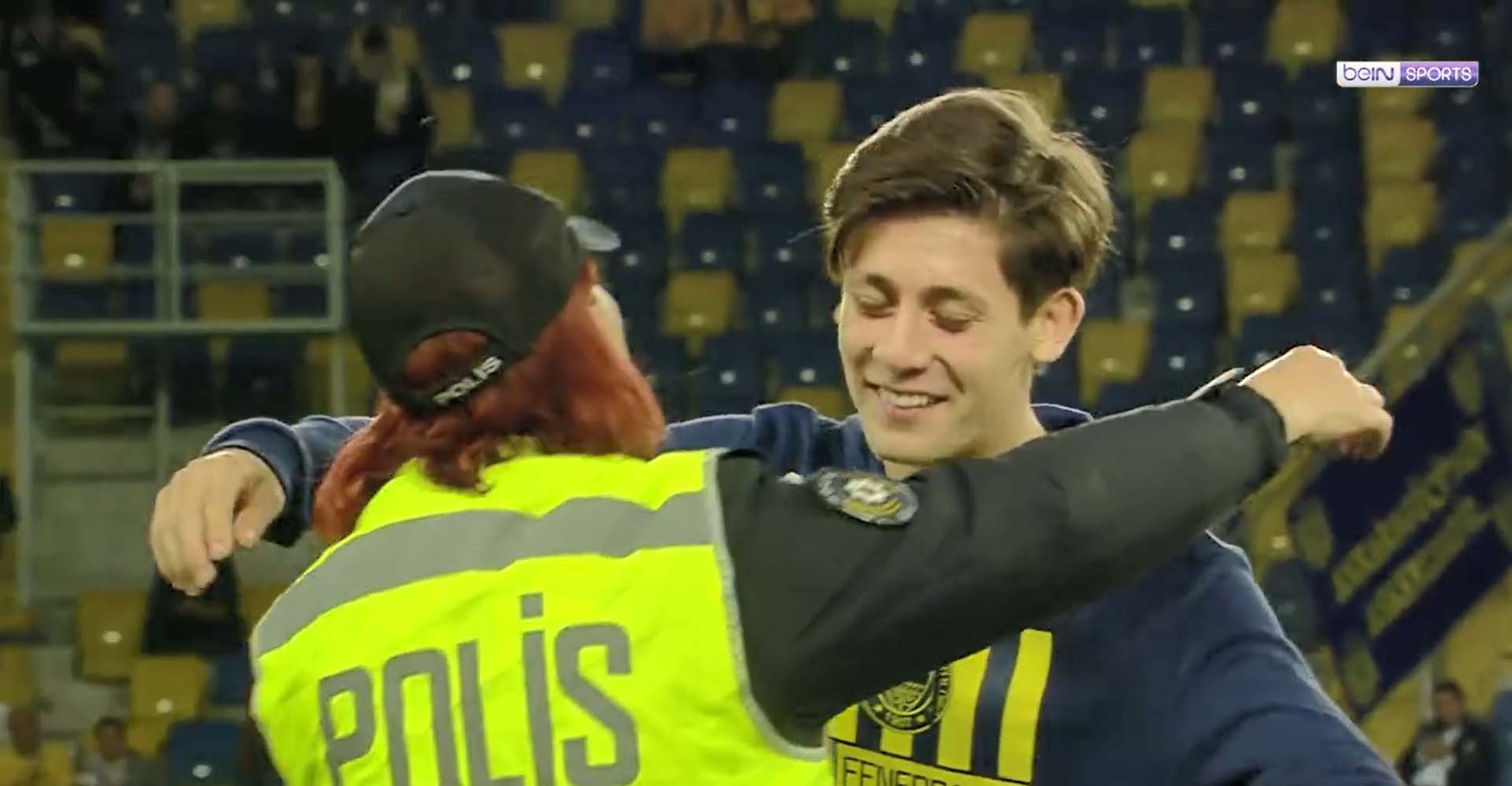 Fenerbahçe - Ankaragücü maçına damga vuran olay!  Arda Güler, polis olan teyzesiyle kucaklaştı