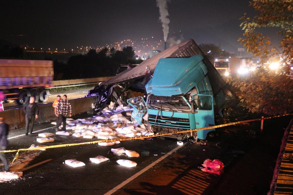 Sakarya'da feci kaza! Ölü ve yaralılar var