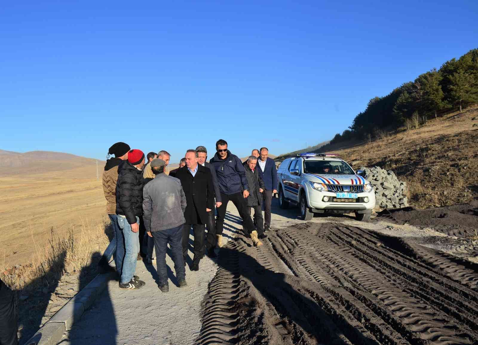 Ardahan İl Özel İdaresi Köy yolları yapmaya devam ediyor