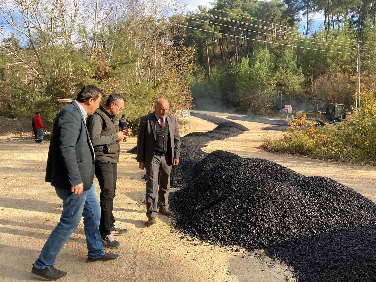 Safranbolu'nun köy yollarına sıcak asfalt dökülüyor!