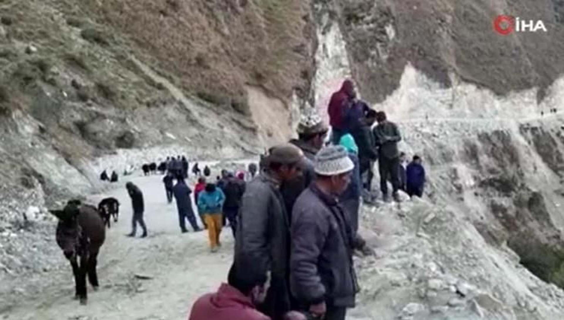 Yolcu otobüsü 500 metre yüksekten vadiye uçtu: Çok sayıda ölü ve yaralı var