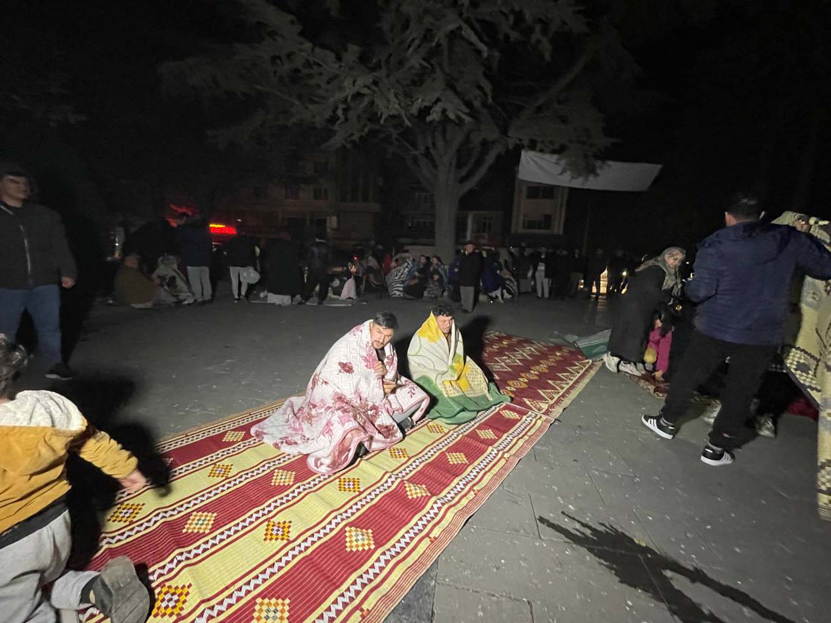 Düzce'nin Gölyaka ilçesinde 5.9 büyüklüğünde deprem! İşte depremin ardından bölgeden fotoğraflar