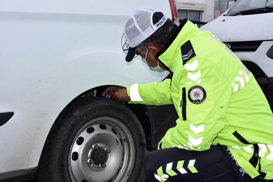 Araç sahiplerinin dikkatine! Kış lastiği uygulaması o tarihte başlıyor: Yüklü para cezası var!