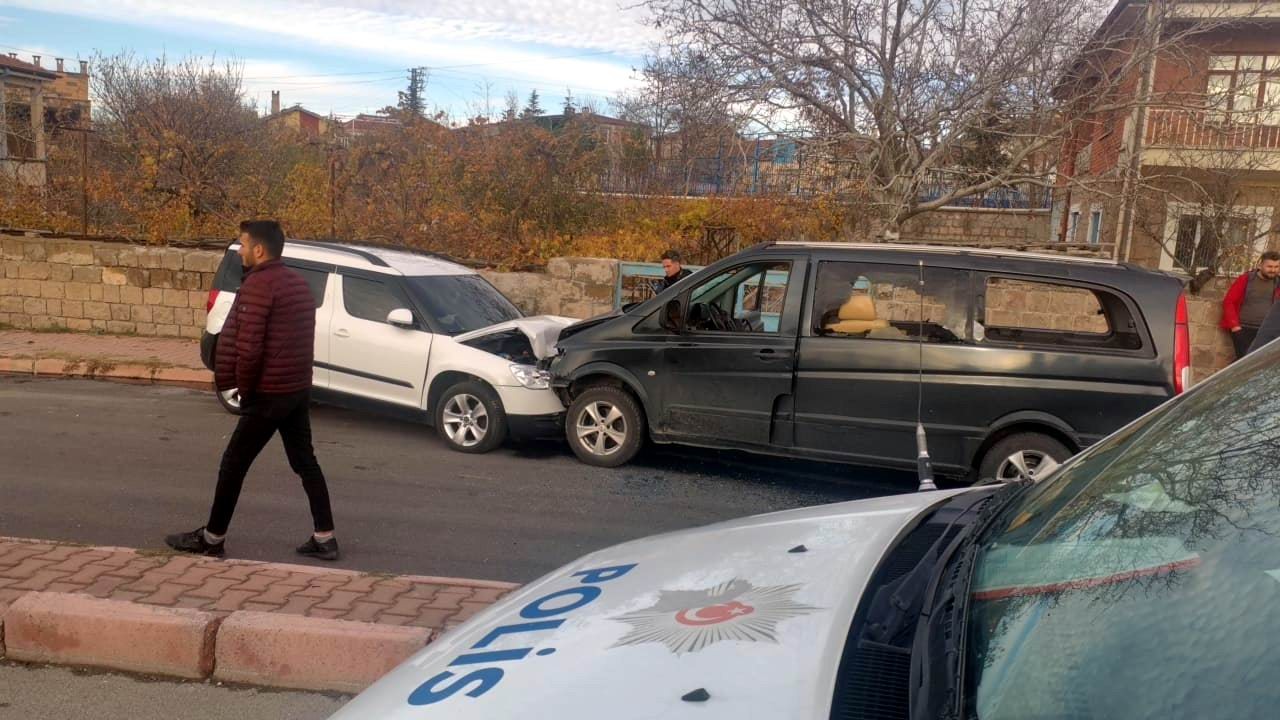 Husumetli iki grup arasında bıçaklar konuştu, 1 kişi ağır yaralandı!