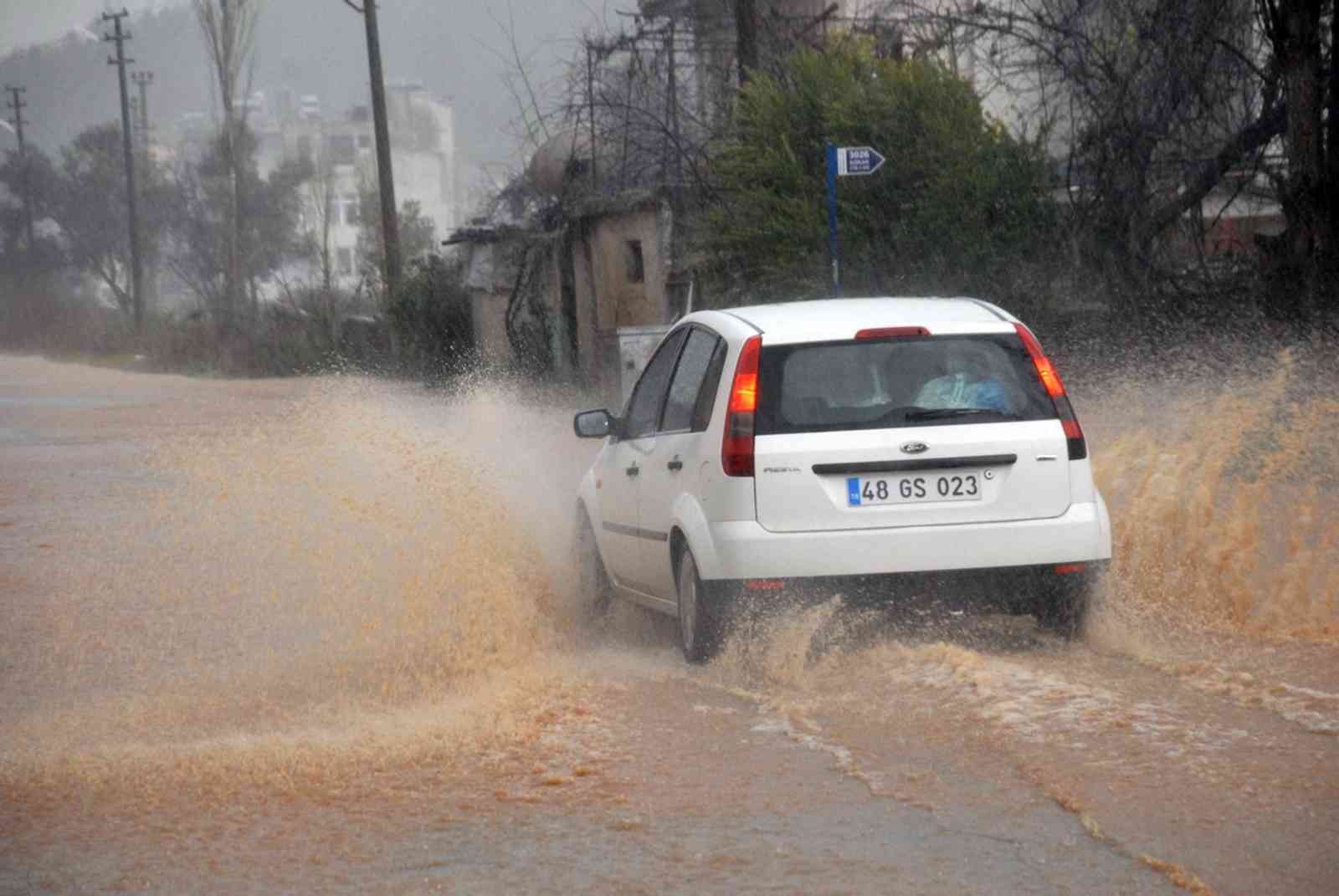 Muğla’da yaşayanlar dikkat! Meteoroloji uyardı: Sağanak ve gök gürültülü sağanak bekleniyor