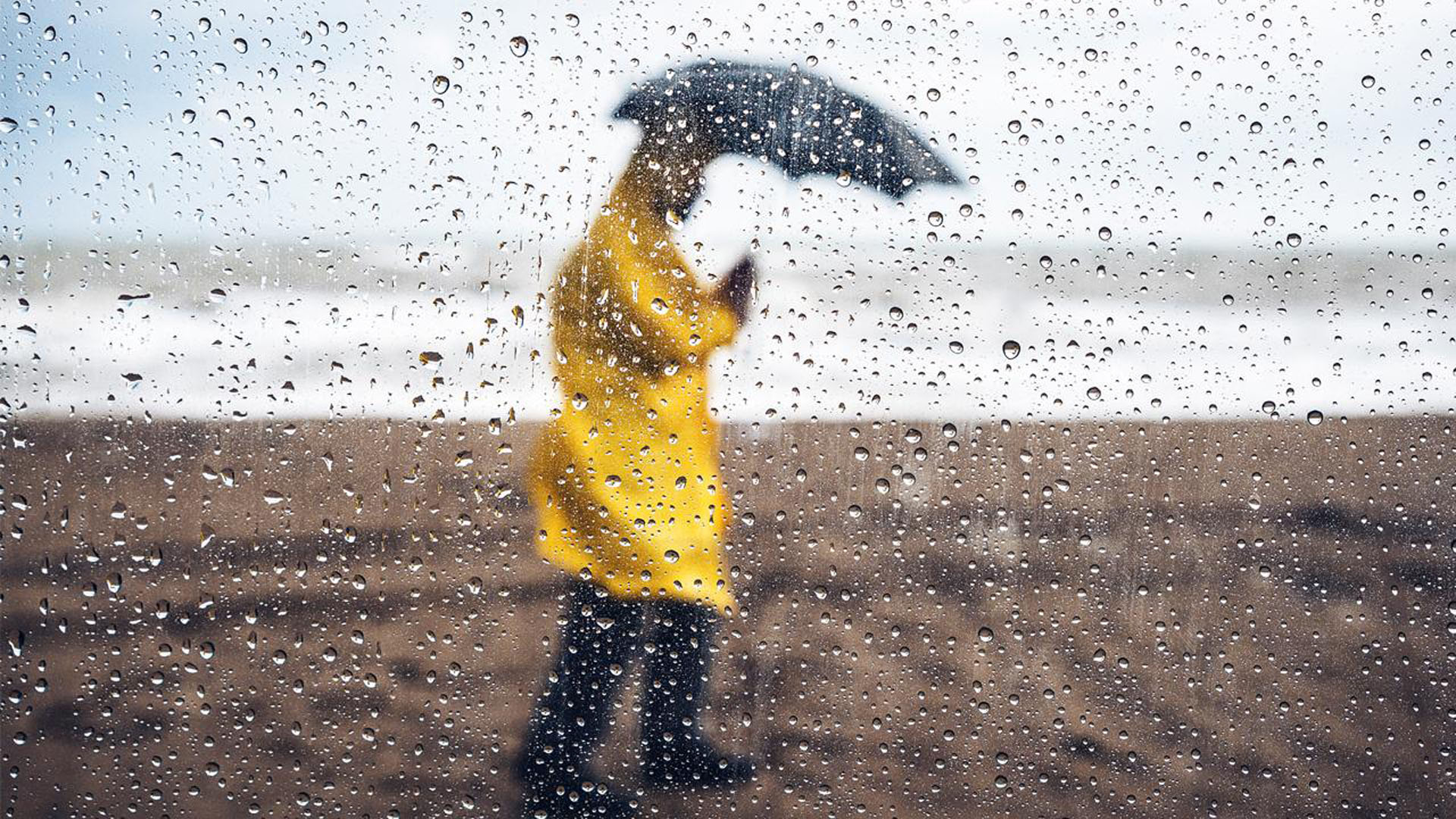 Şemsiyesiz dışarı çıkanlar yandı! Meteoroloji'den 4 il için uyarı! Kuvvetli yağış ve rüzgar artacak!