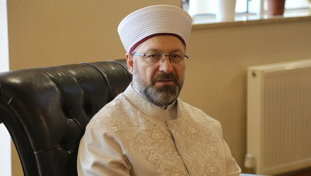 "Ben 4 kız çocuk babasıyım” diyerek konuştu! Diyanet İşleri Başkanı Prof. Dr. Ali Erbaş, evlilik yaşı tartışmalarına son noktayı koydu!