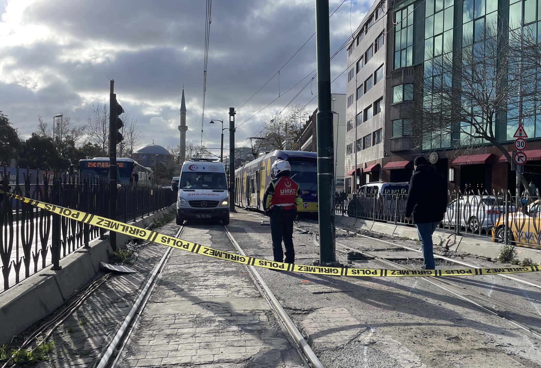 Son dakika! İstanbul'da tramvay kazası: Yaralılar var