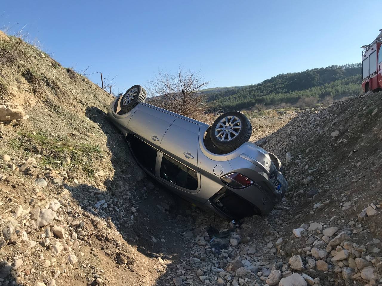 Adıyaman'da talihsiz kaza! Otomobil şarampole devrildi: 4 yaralı