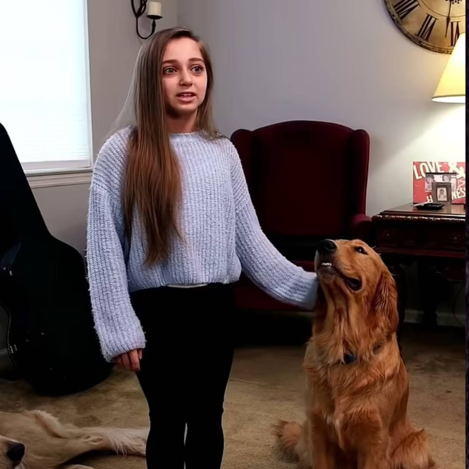 20'li yaşlarında olmasına rağmen 8 yaşındaki biz kız çocuğunun bedenine hapsolan genç kadının buruk hikayesi...