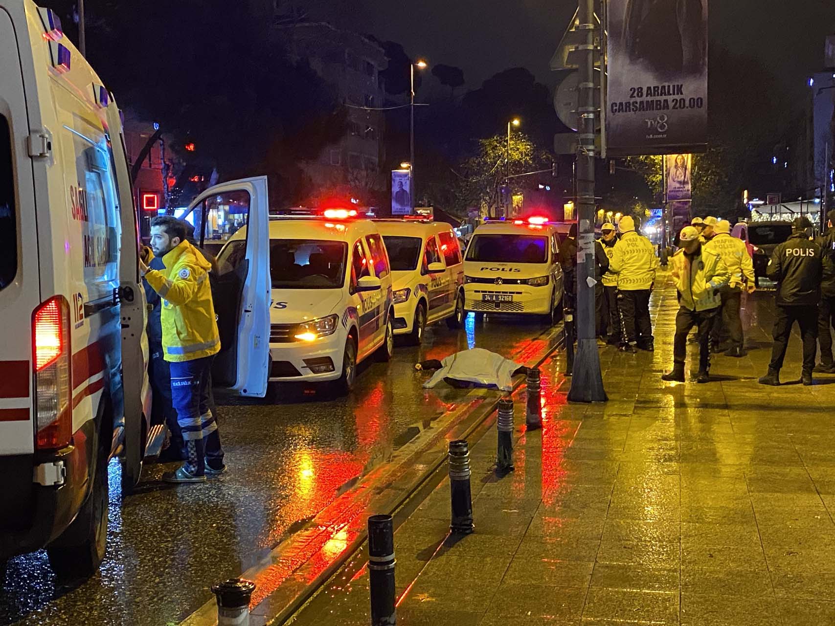 Bağdat Caddesi'nde feci olay! Karşıdan karşıya geçmeye çalışan vatandaş canından oldu