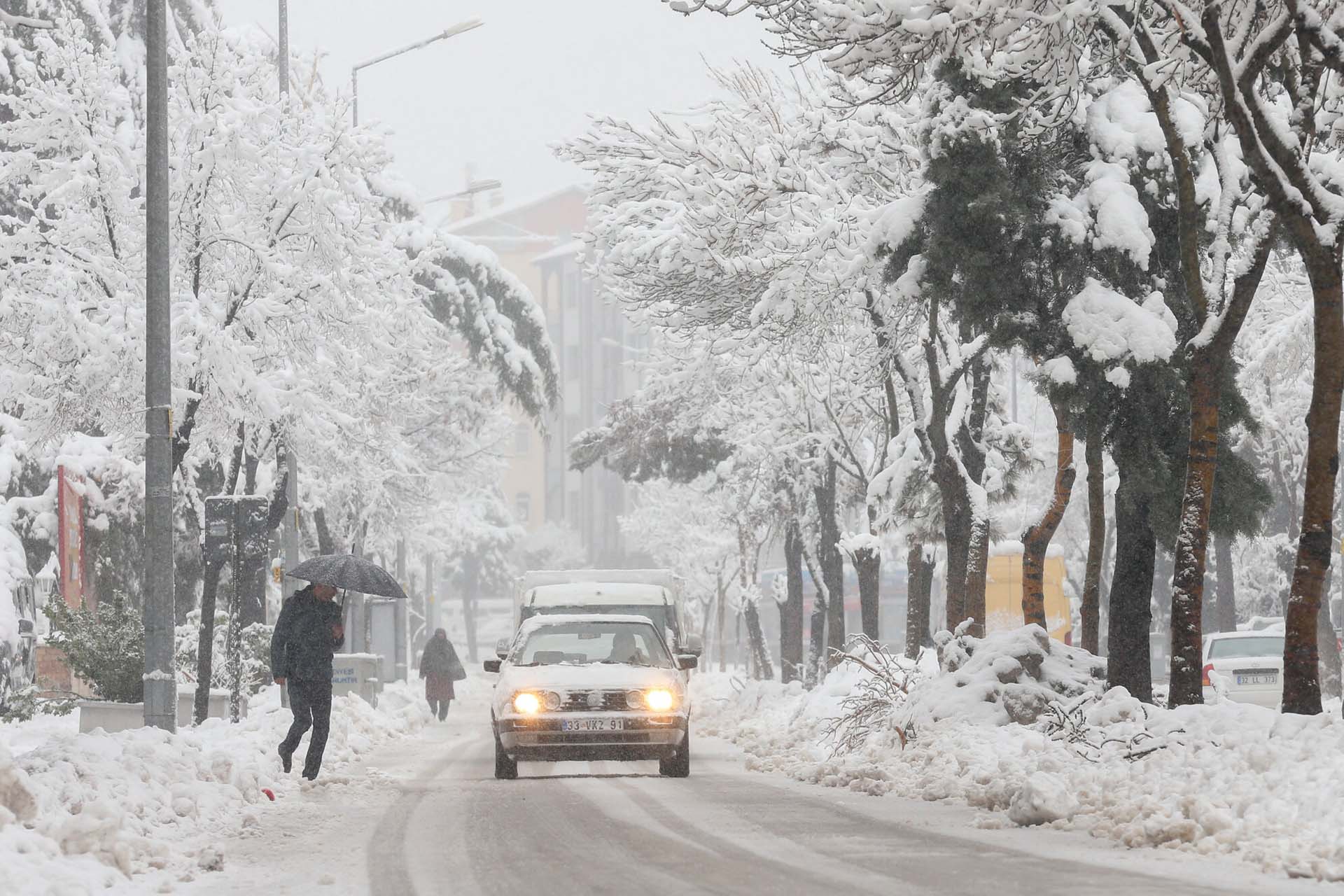 Meteoroloji'den o iller için yoğun kar yağışı uyarısı: Ulaşımda aksamlar, buzlanma ve tipiye dikkat!