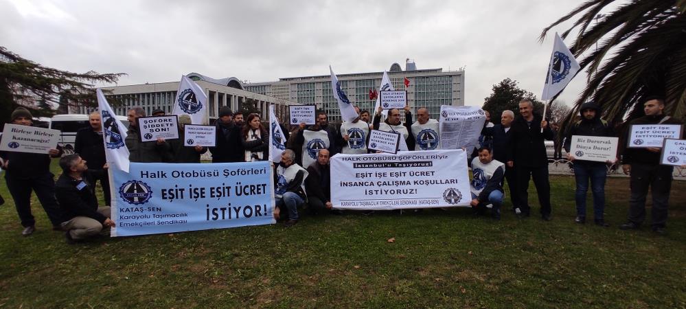 Özel halk otobüsü şoförleri çalışma şartlarına isyan etti! İBB önünde protesto yaptı: “Şoförlerin psikolojisini bozuyorsunuz”