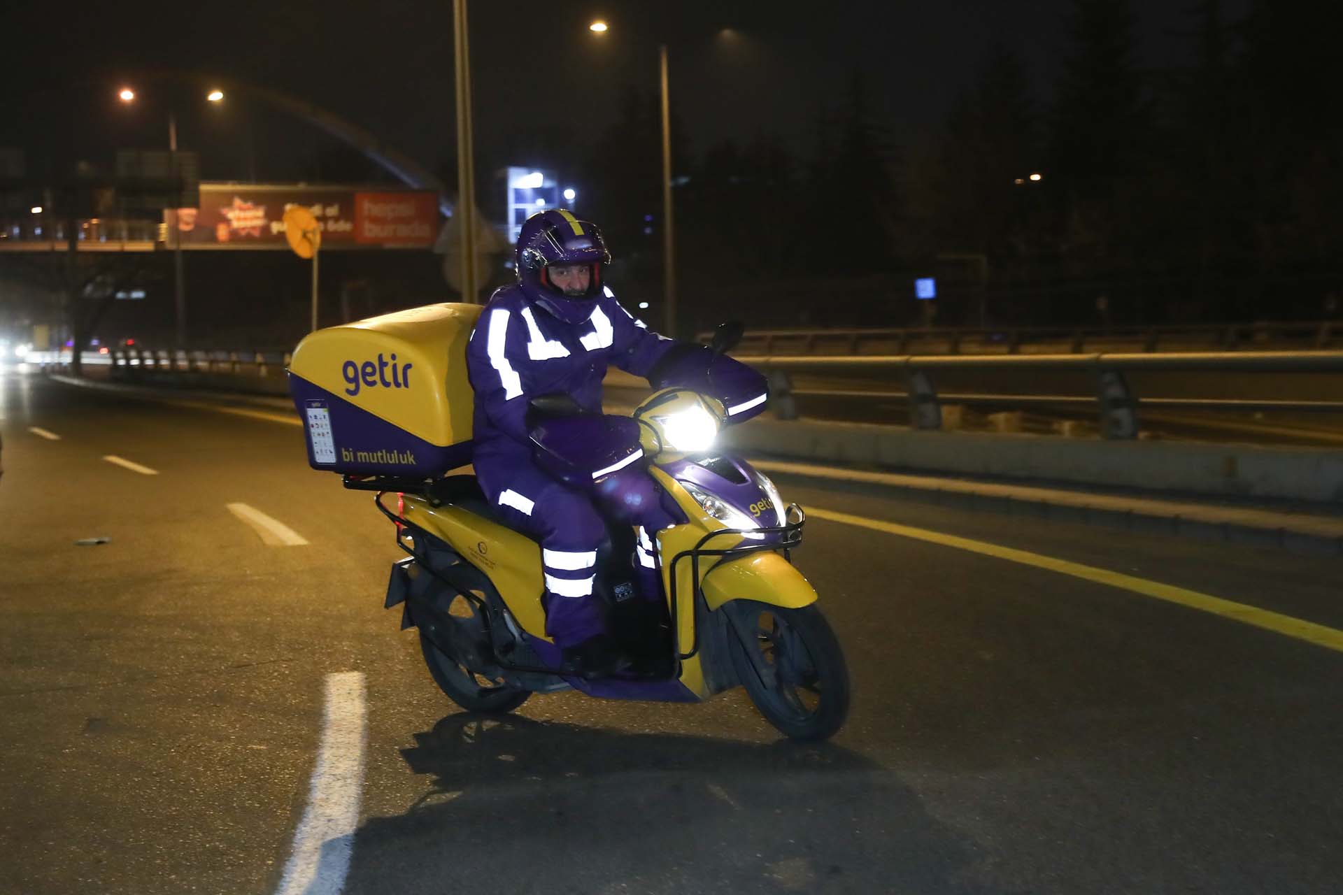 Bakan Varank, motokurye oldu, sipariş götürdü! Bakanı gören öğrenci şoke oldu: "Gerçekten mi?”