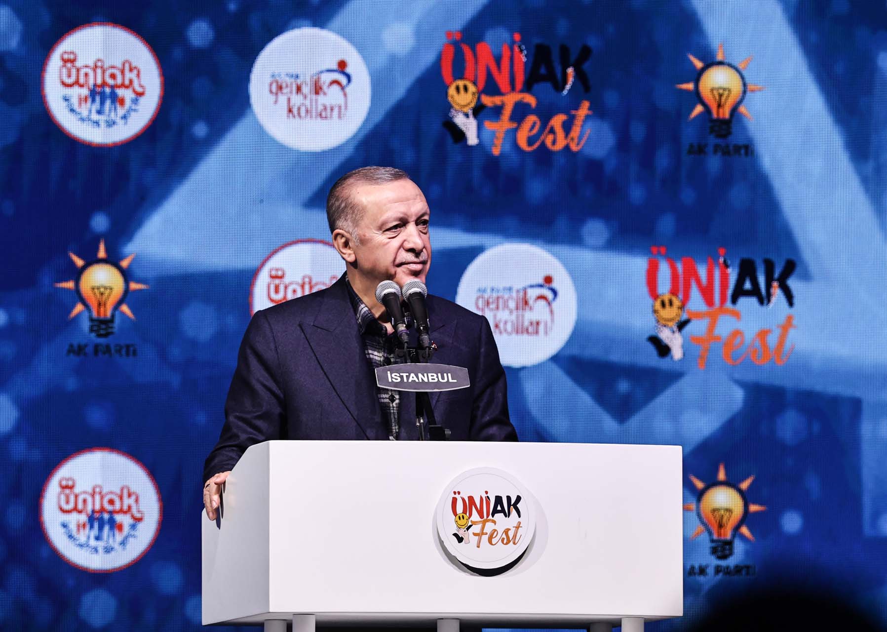 Son dakika | Cumhurbaşkanı Erdoğan, ÜniAK FEST Programı'nda konuştu: "Gençlerimizle aramıza kimsenin girmesine izin vermeyeceğiz"