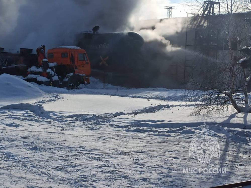 Rusya'daki yangın korkuttu: 3 tank kullanılamaz hale geldi