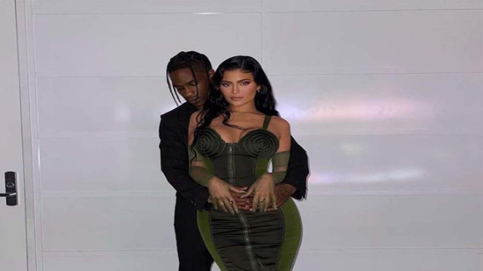 Travis Scott'tan ayrıldığı iddia edilmişti! Kylie Jenner bebeğinin fotoğrafını ilk kez paylaştı! Beğeni yağmuruna tutuldu!