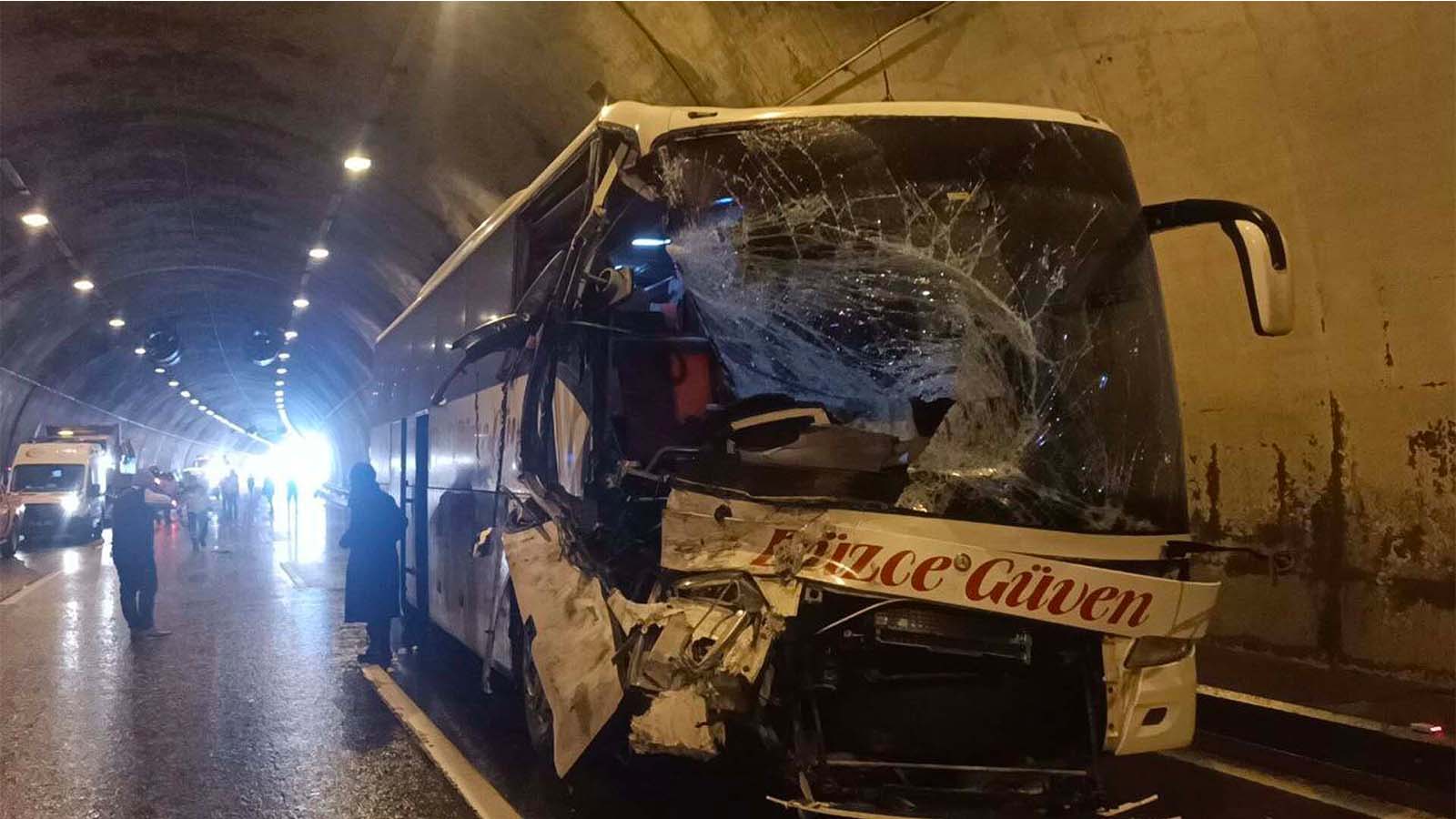 Son Dakika! Bolu Dağı Tüneli'nde zincirleme kaza meydana geldi! İstanbul istikameti trafiğe kapatıldı!