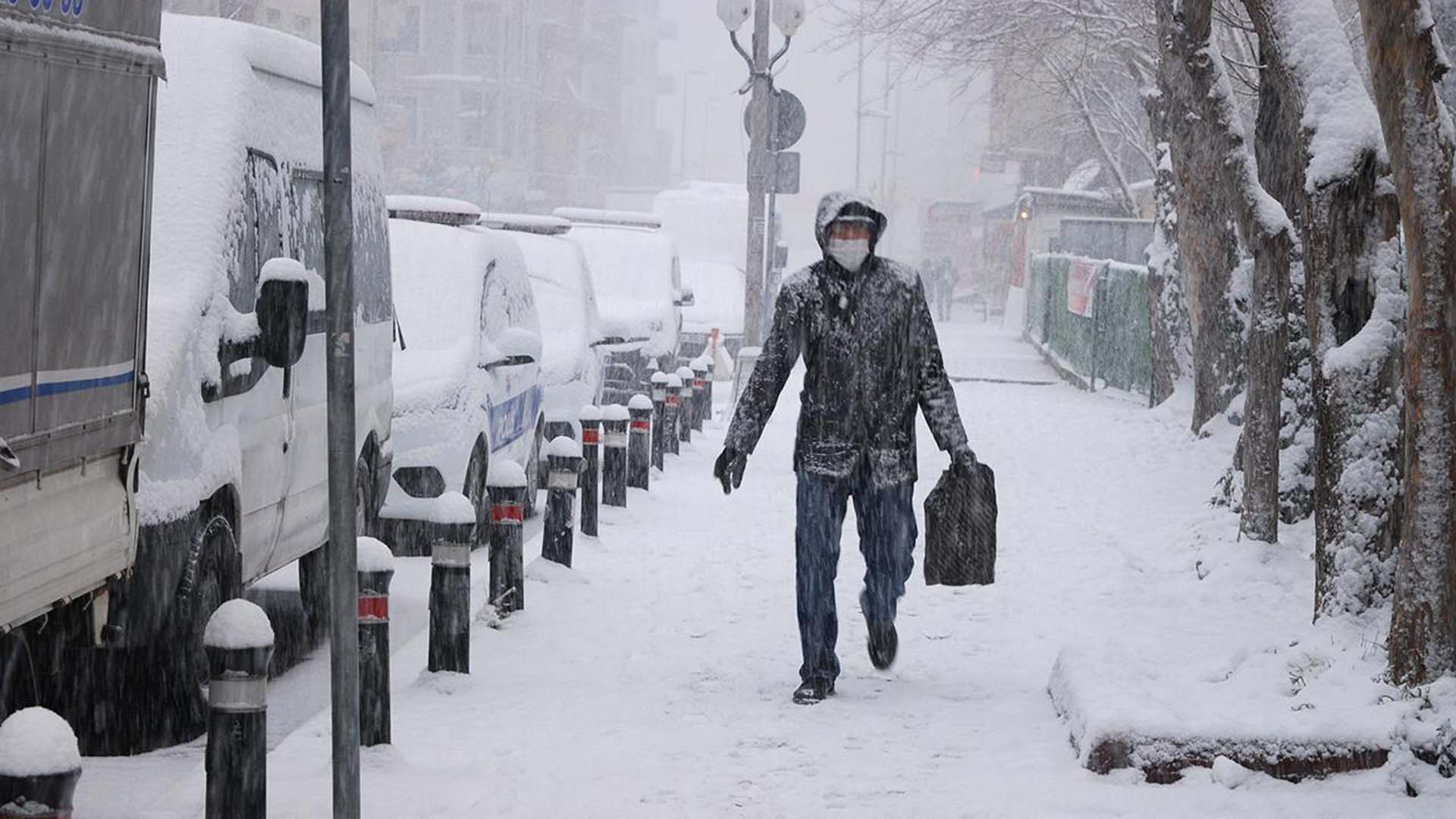 Uzman isimden İstanbullulara kar yağışı uyarısı: "Pazar evinizde oturun, hatta pazartesi, salı, çarşamba kar var"